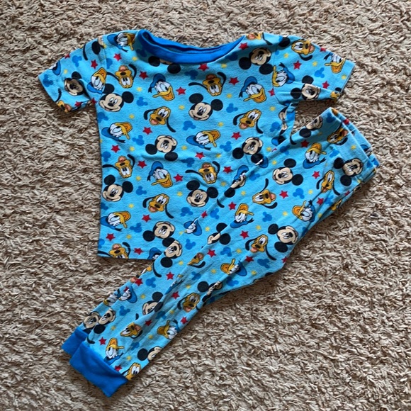 Size 4t boys 4 piece Mickey and friends pants and short sleeve shirt pajama sets - Picture 2 of 7